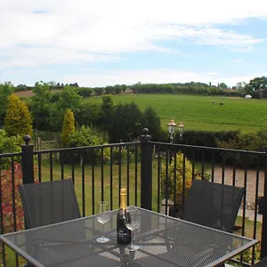 Holiday home Upside Down House: Quirky Retreat Near Sherwood Forest, Nottingham