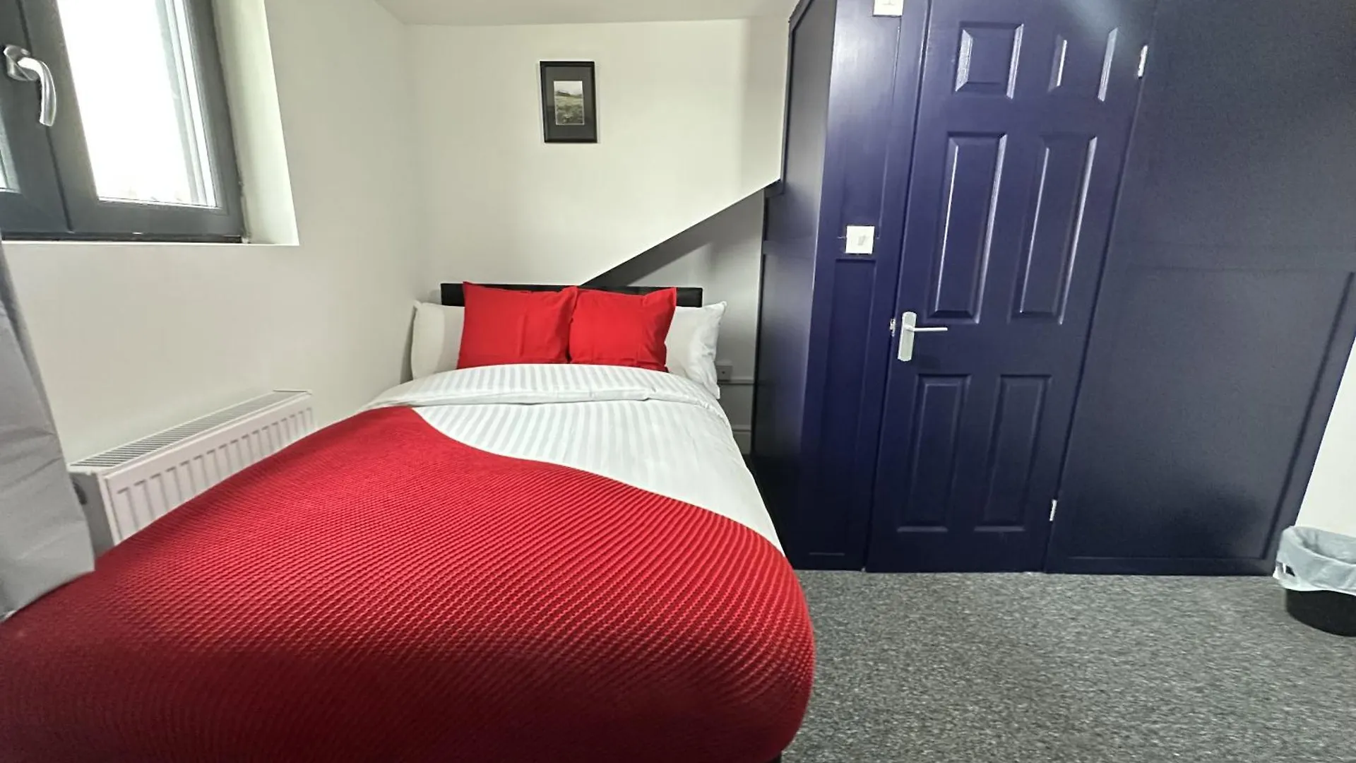 Premier Nottingham Studios - Gawthorne 0*,  United Kingdom